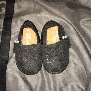 Black Glitter TOMS 🖤